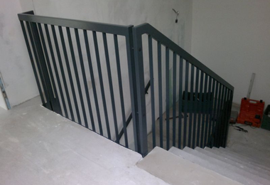 Festett acél korlát