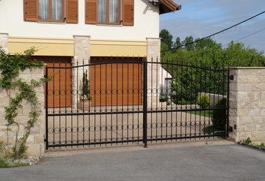 Néhány hazai vélemény