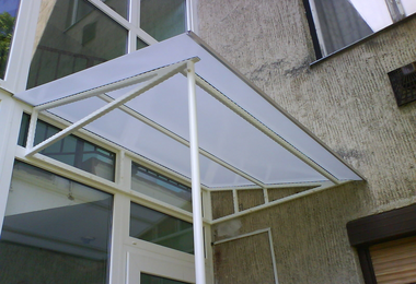 Lépcsőház előtető