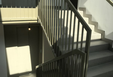 Festett acél korlát